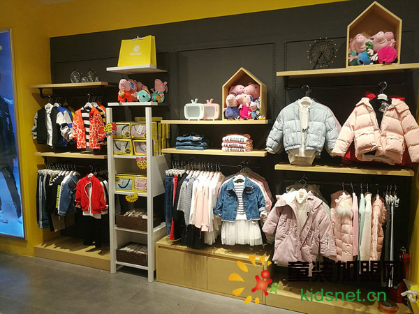 贝贝依依童装店铺展示