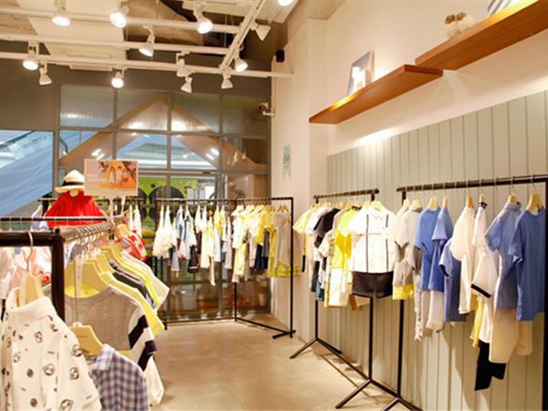 香蕉宝贝童装店铺展示