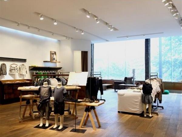 江南布衣童装店铺展示
