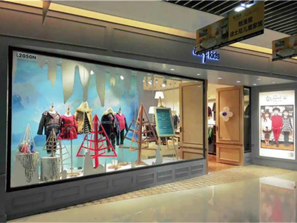 因否童装店铺展示
