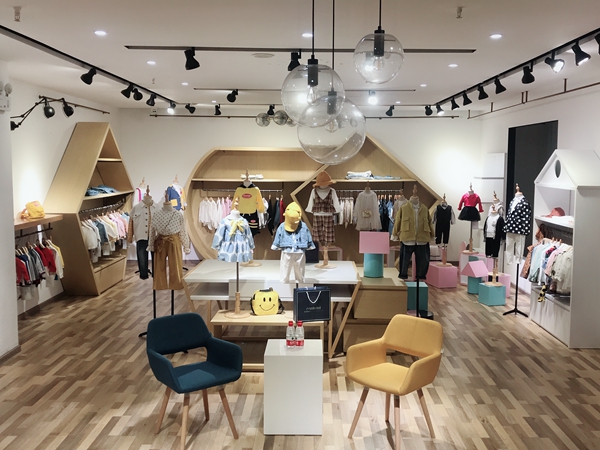 木朵爸爸童装店铺展示