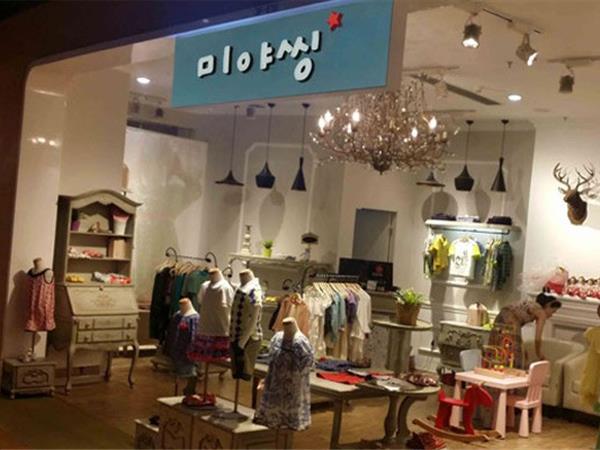 米雅星童装店铺展示