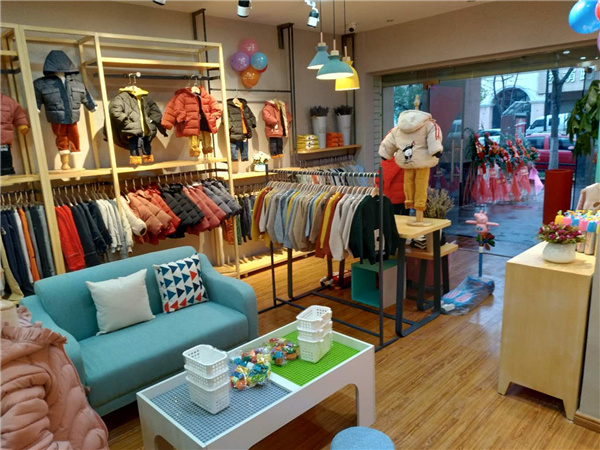 囧小孩童装店铺展示