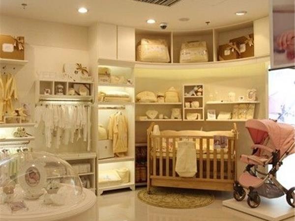 英氏童装店铺展示