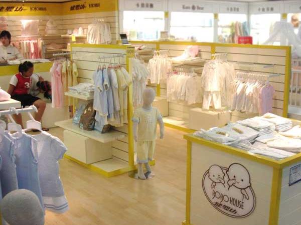 健婴坊童装店铺展示