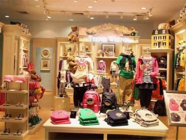 小熊维尼童装店铺展示