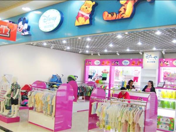 迪士尼童装店铺展示
