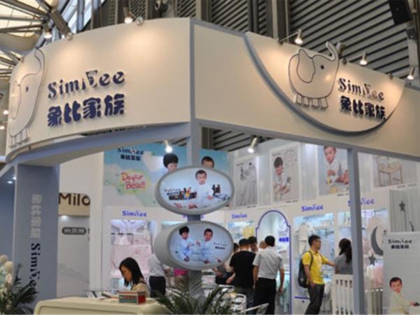 象比家族童装店铺展示