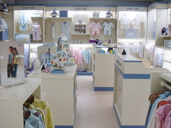 路西米儿童装店铺展示