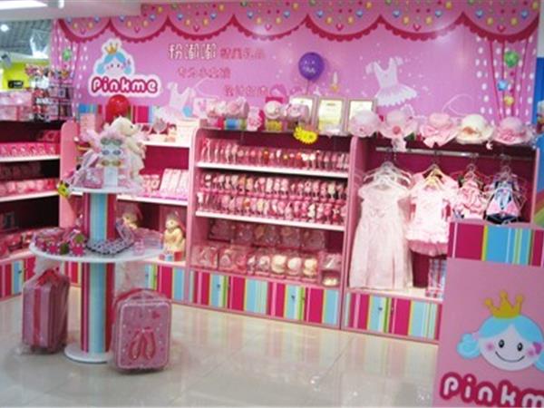 粉美儿童装店铺展示