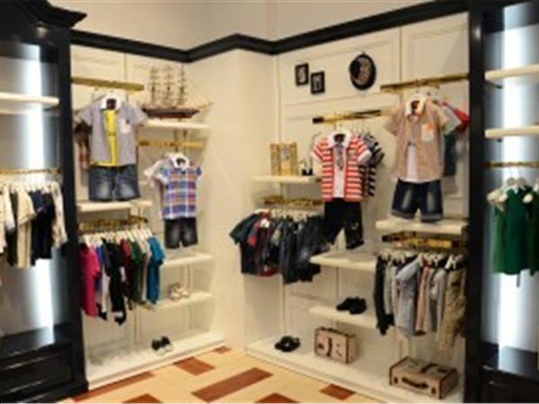 小百亨童装店铺展示
