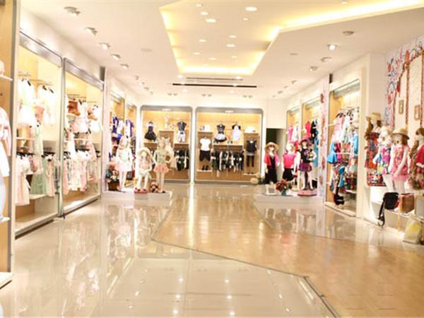 外奇童装店铺展示