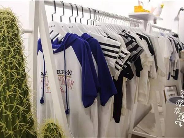 大茜小点童装店铺展示
