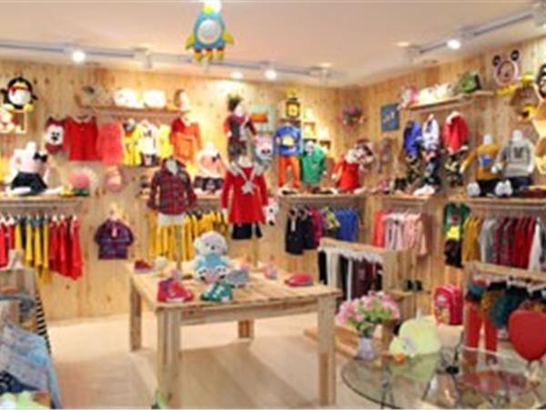 快乐61童装店铺展示