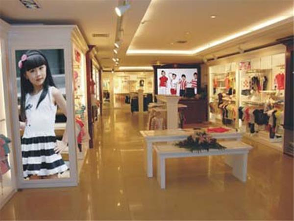 噜噜贝尔童装店铺展示