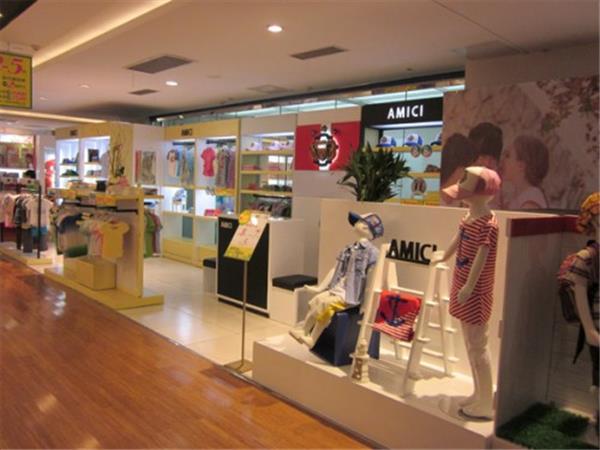 埃米希童装店铺展示