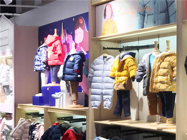 青蛙小皇子童装店铺展示
