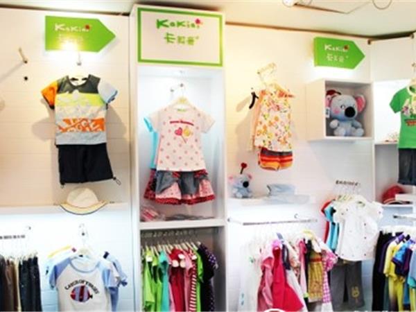 卡其爱童装店铺展示