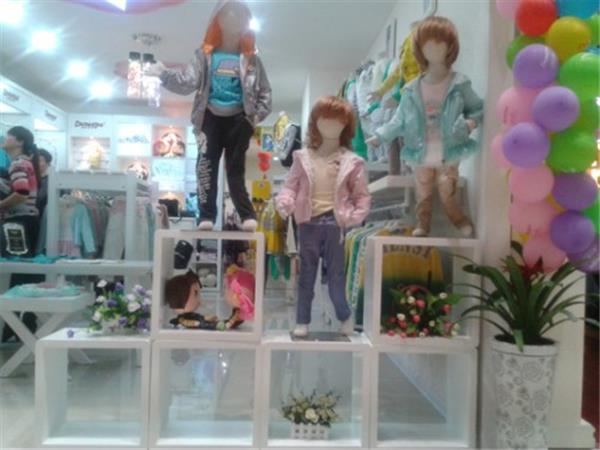 德蒙斯特童装店铺展示