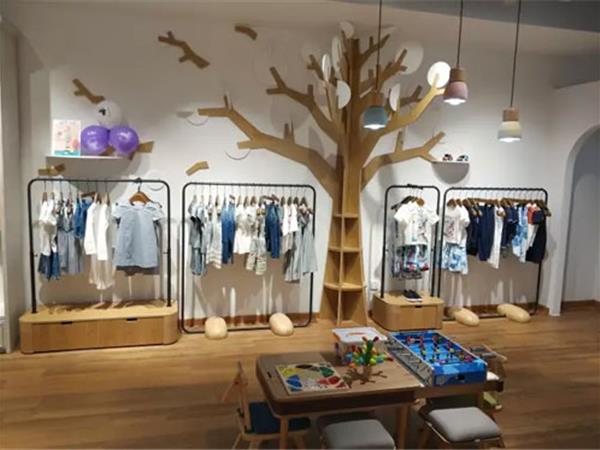 小食梦兽童装店铺展示