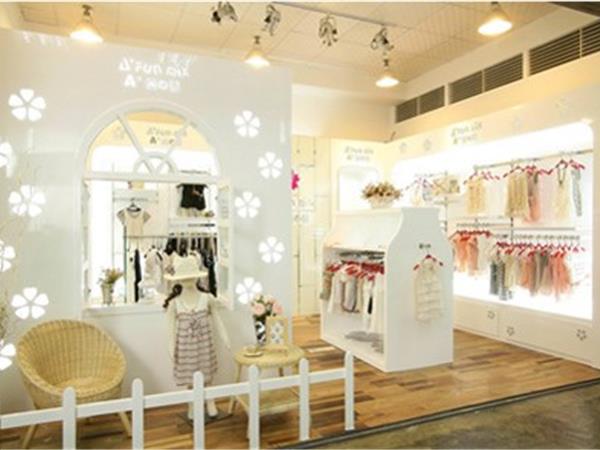 优之诚童装店铺展示
