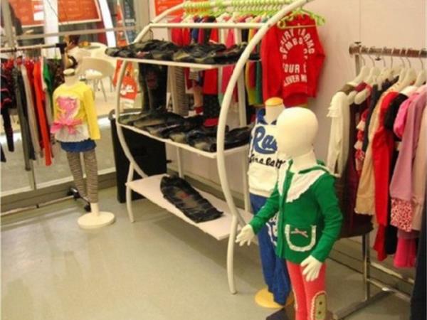 巴拉兔童装店铺展示