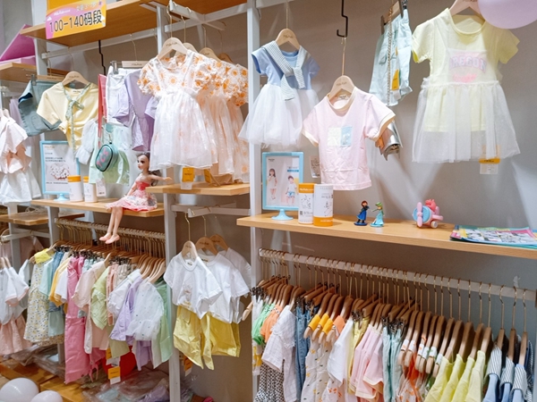 米拉米诺童装店铺展示