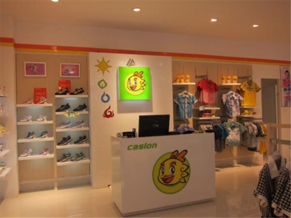 卡西龙鞋帽童装店铺展示