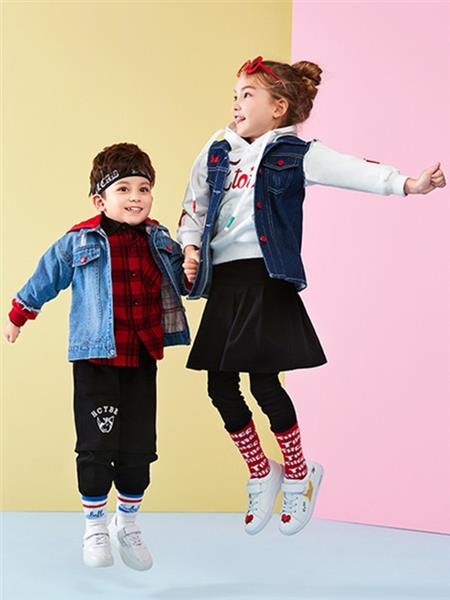 七彩摇篮童装产品图片