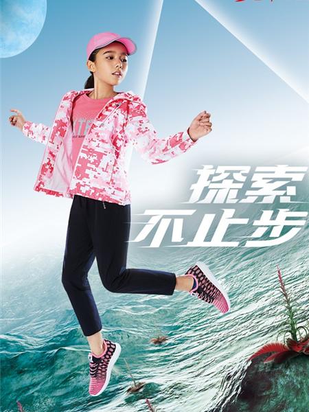 特步童装产品图片